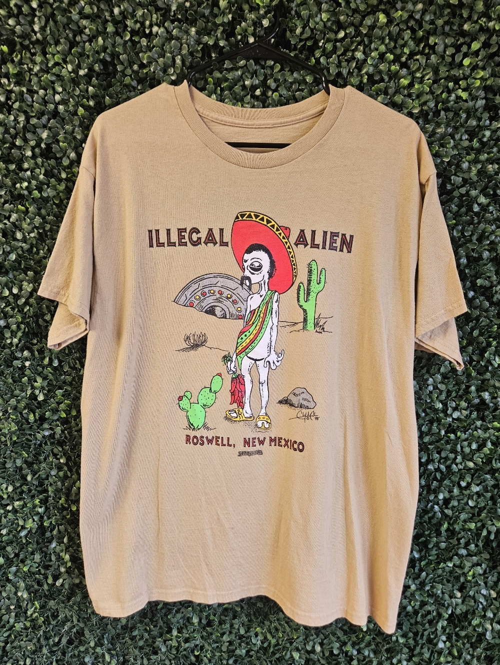 Mens Large Illegal Alien Roswell, New Mexico Tshirt